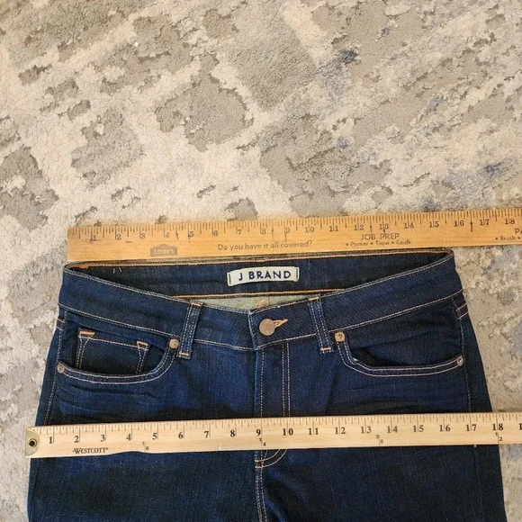 NWT J Brand Curvy Fit Skinny darkwash jeans. Women's size 30.